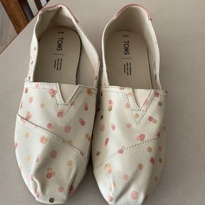 Tom’s sneakers, pink and off white